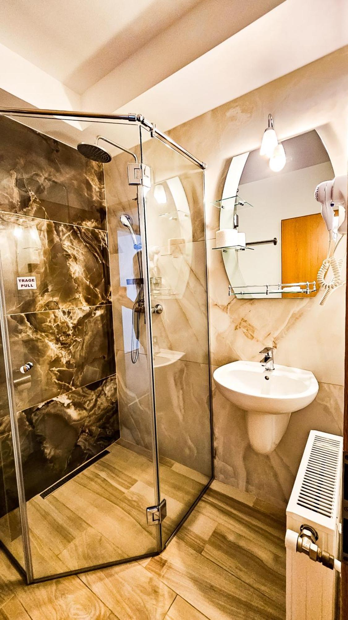 Eden Hotel 3*